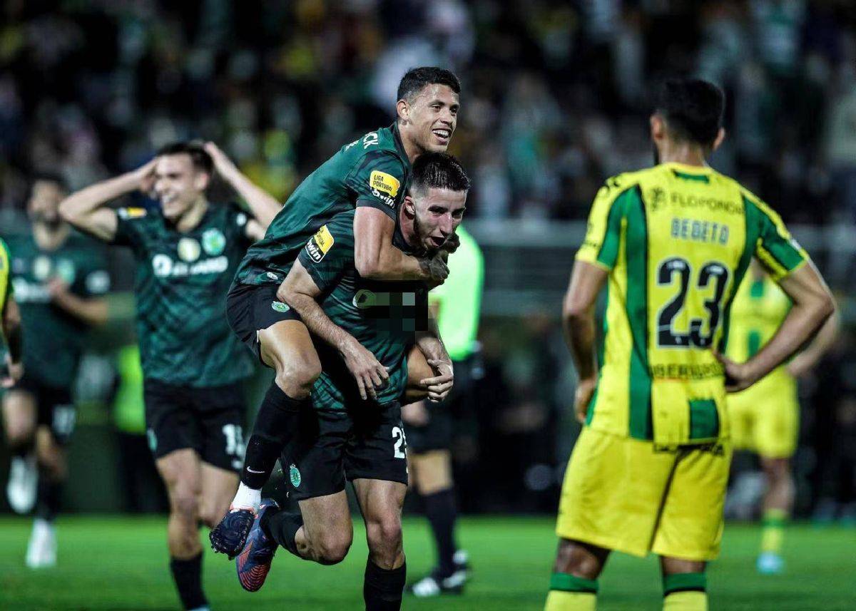 马德里竞技翻盘瓦伦西亚，范佩西完成帽子戏法