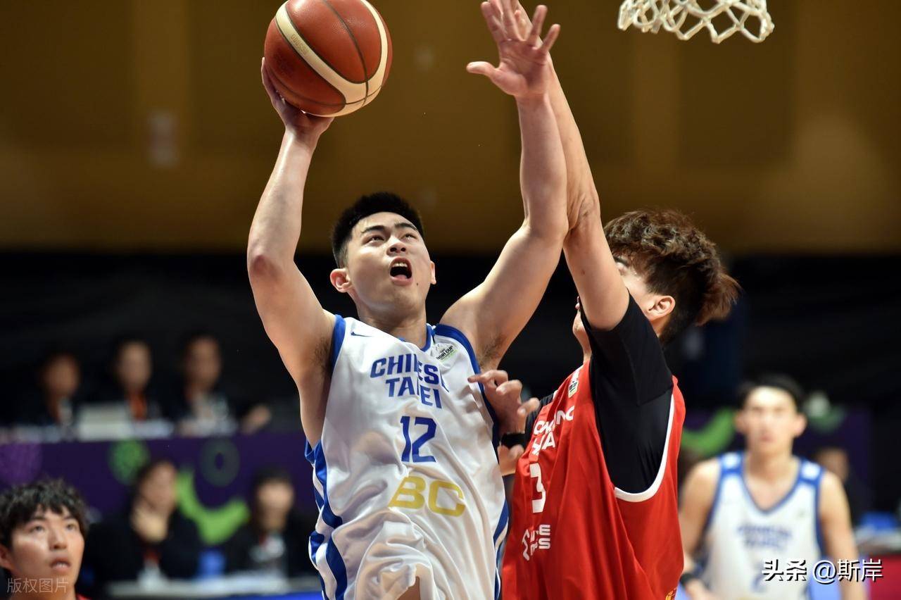 日本男篮翻盘法国男篮，莫里斯三分雨点燃全场