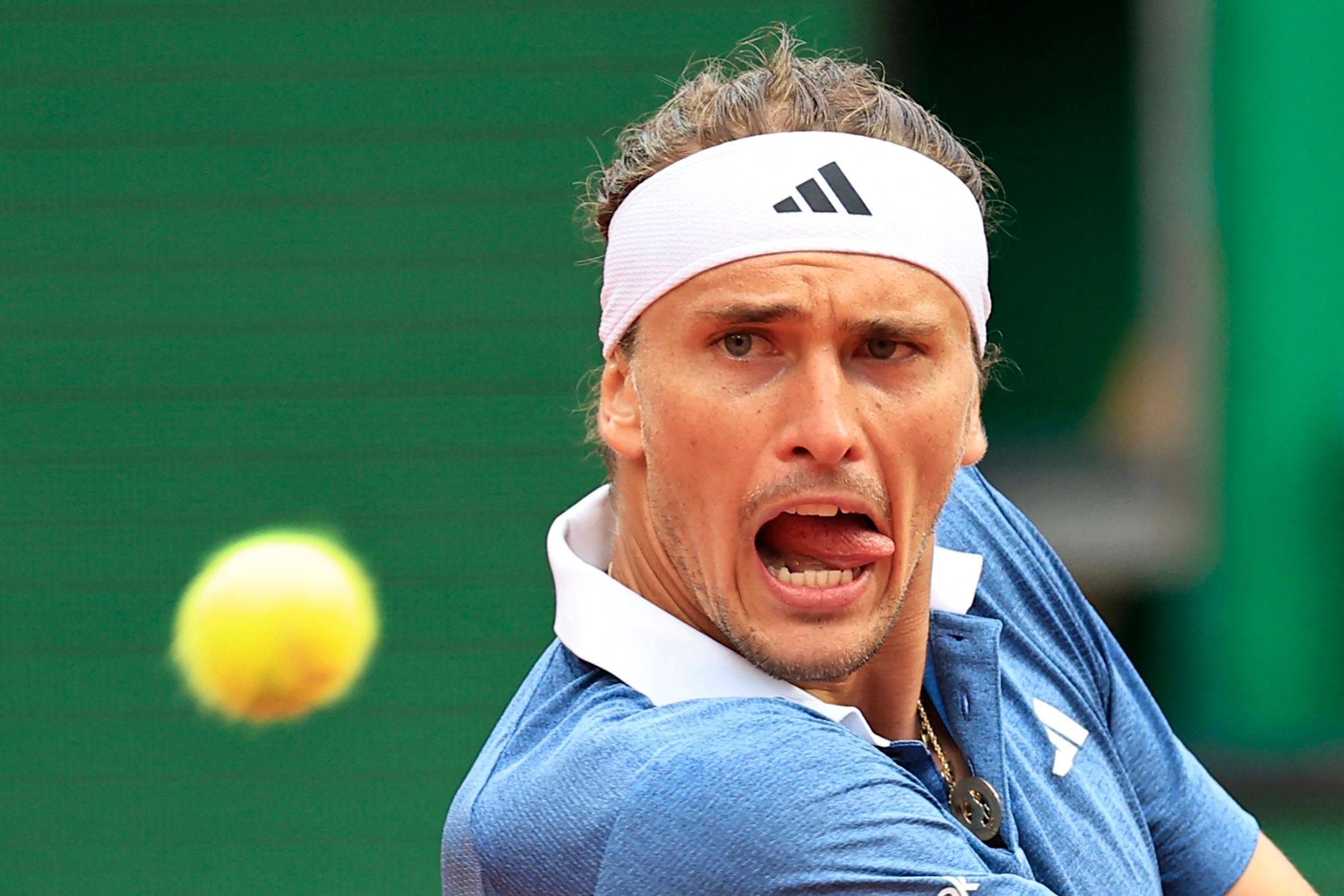 包含意大利网球队险胜西班牙网球队，兹维列夫关键制胜的词条