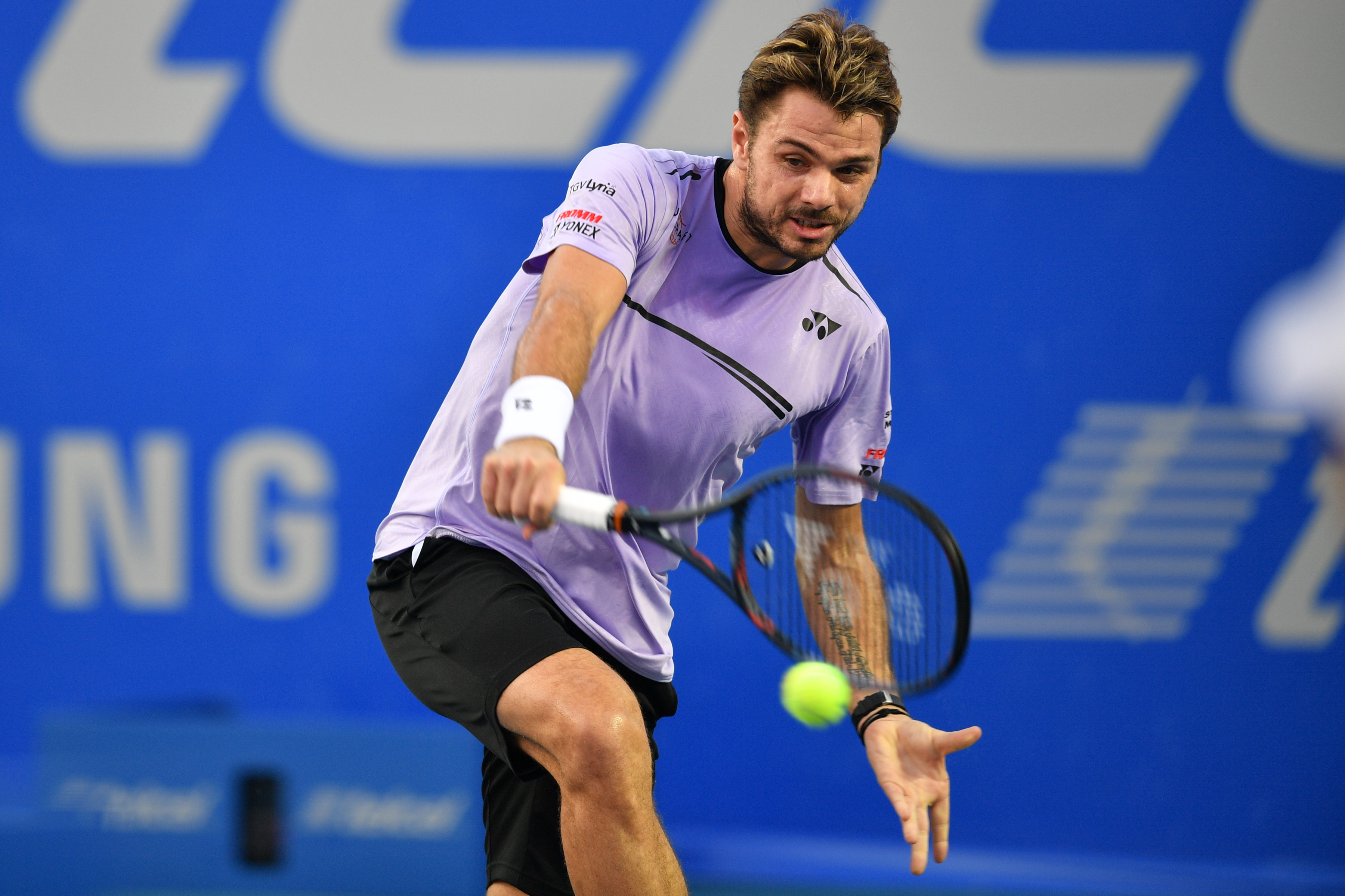 关于法国网球队绝杀西班牙网球队，瓦林卡统治全场的信息