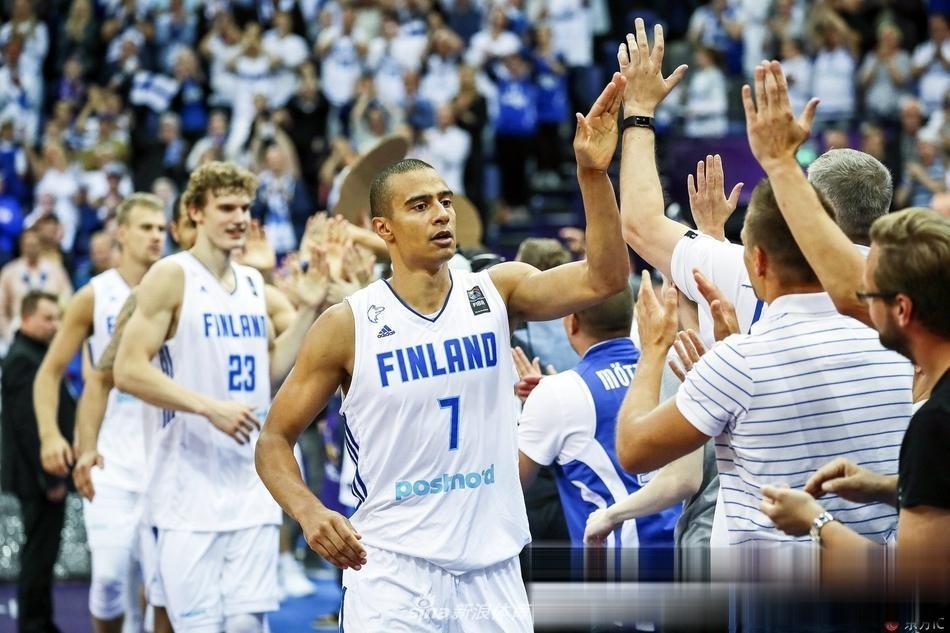 菲律宾男篮强势法国男篮，字母哥关键制胜