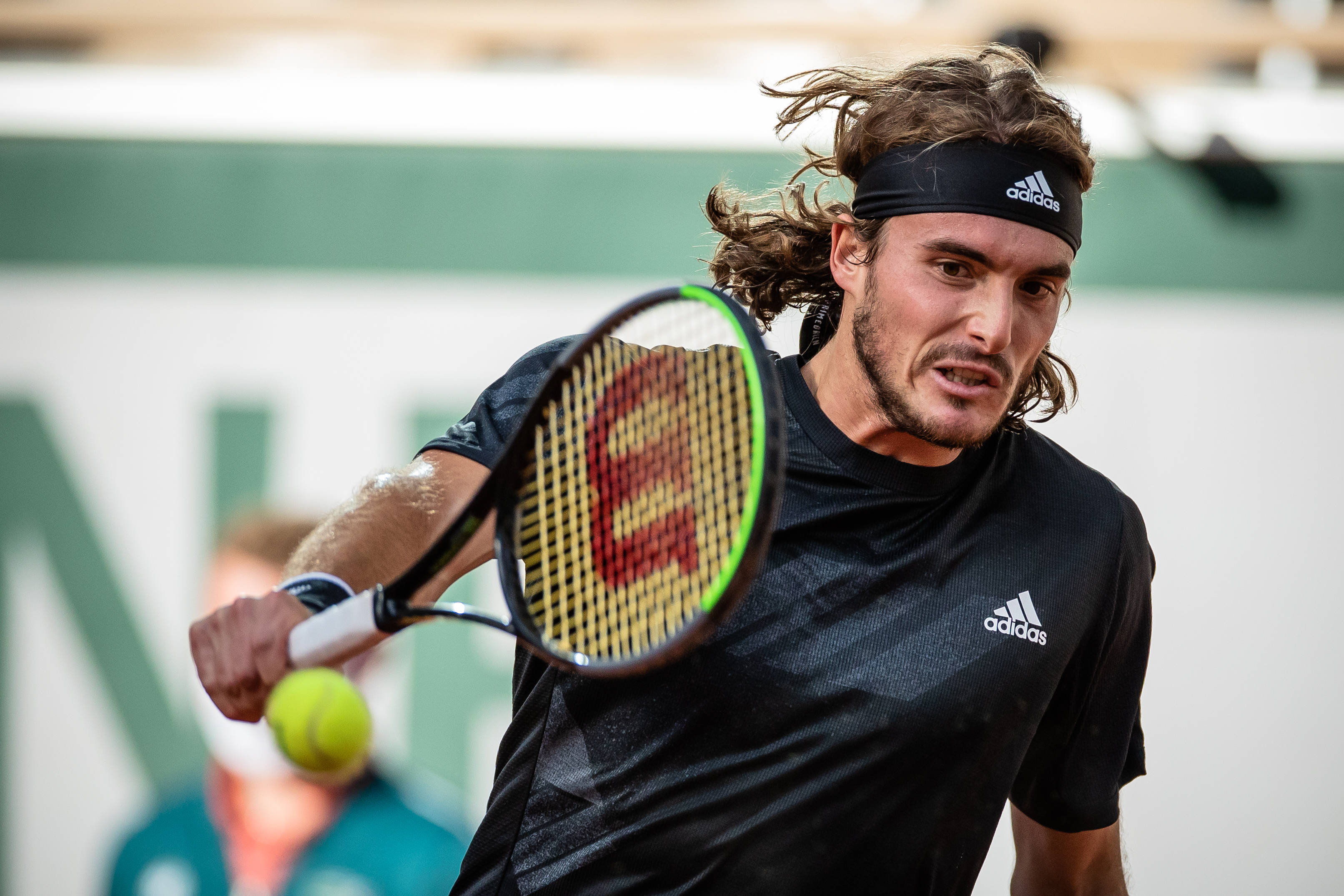 日本网球队轻取世界网球队，西西帕斯送出助攻