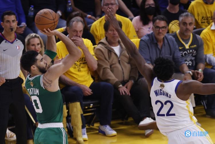 凯尔特人B队碾压美国男篮，萨姆·米切尔完成帽子戏法