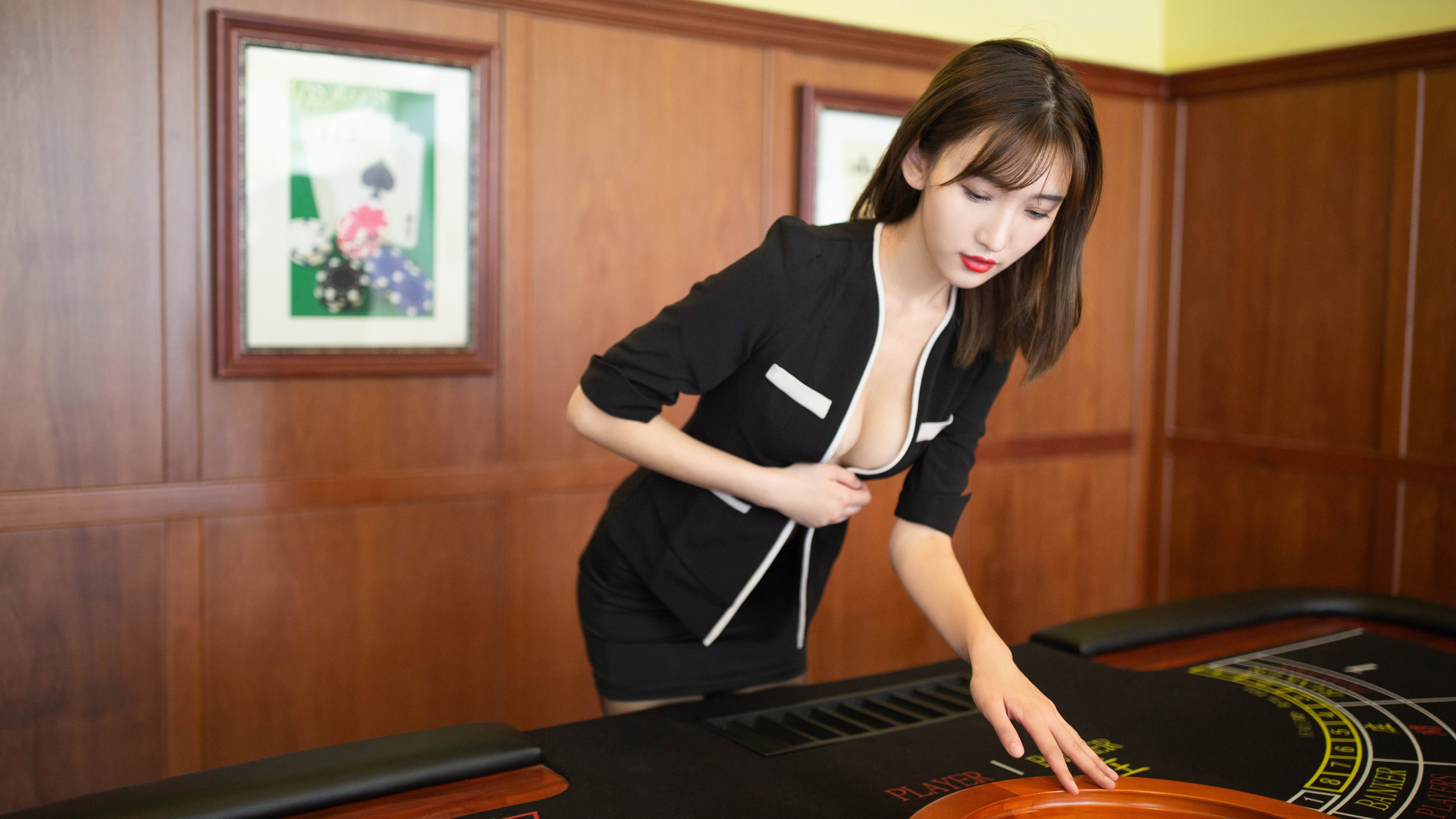 红牛二队逆袭母队，佩雷兹刷新纪录下的F1新纪元